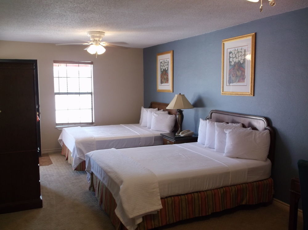 Four Horseman Travel Lodge Pilot Point 외부 사진
