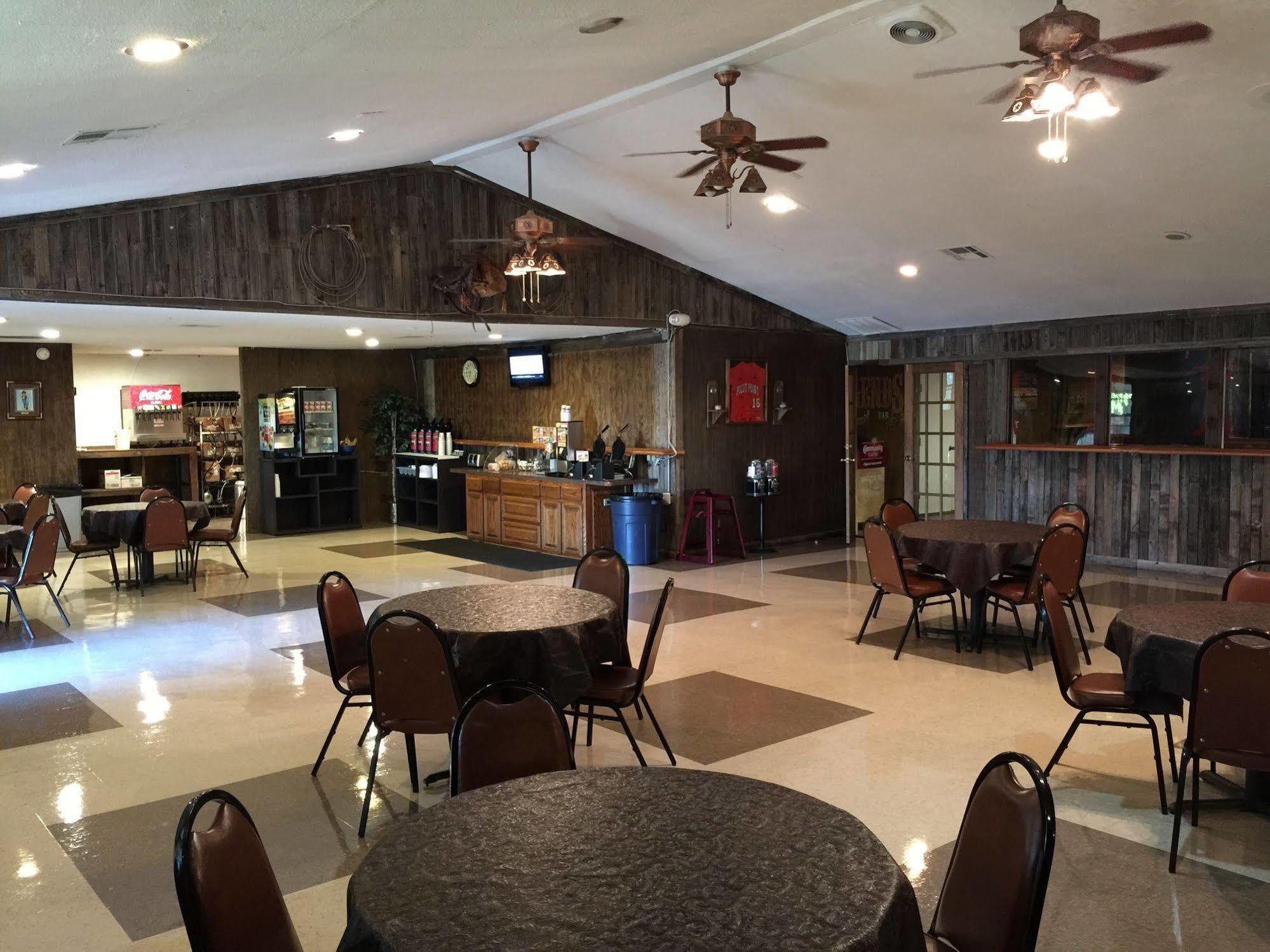 Four Horseman Travel Lodge Pilot Point 외부 사진